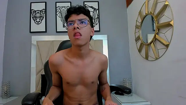 adams_bobby Adlı Modelin Canlı XXX Sohbeti