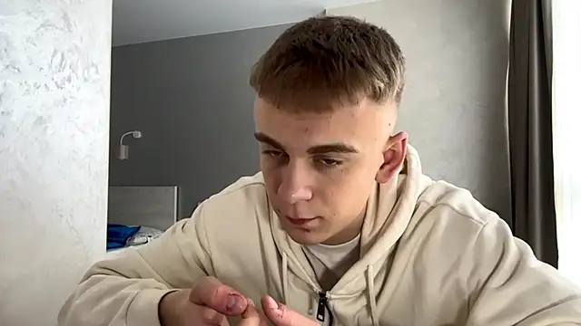 Show modela SoloFury na web-kameri