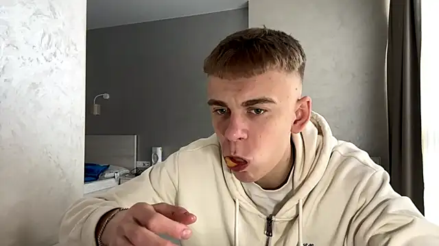 SoloFury Adlı Modelin Canlı XXX Sohbeti