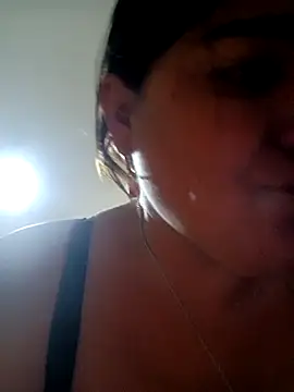 Zuleyka_69: διαδικτυακό σόου στην κάμερα