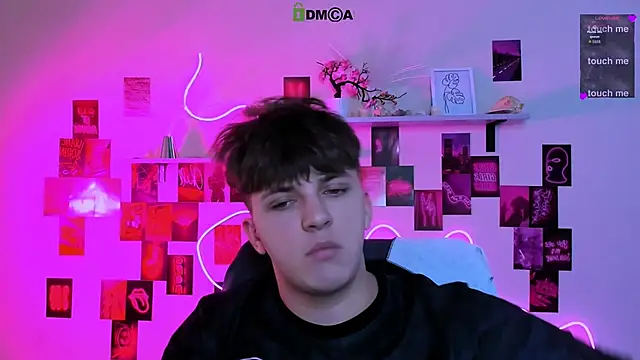 Chatroom XXX en direct de travis_wolf_