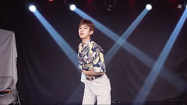 BTS-007 Adlı Modelin Canlı XXX Sohbeti