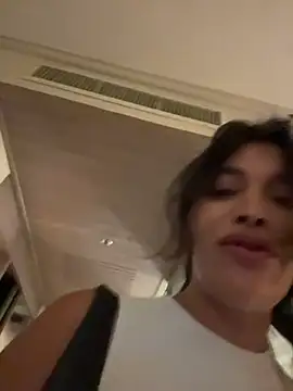 Zeravina Chat XXX live