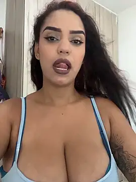 Sara-77のライブXXXチャット