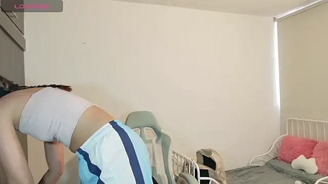 Emerald_Sparkles_ Live XXX Chat