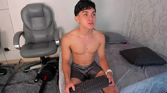 _TaylorBlack: διαδικτυακό σόου στην κάμερα