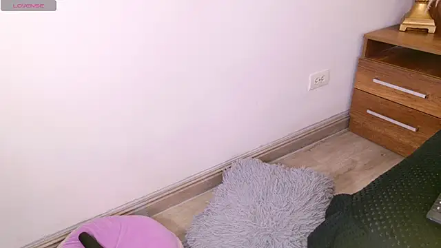 lara_curly's Live XXX Chat