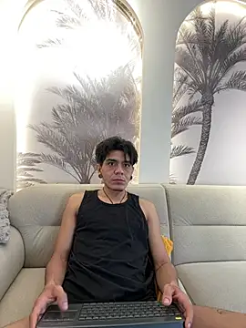 abrilandjulian Adlı Modelin Web Kamerası Şovu