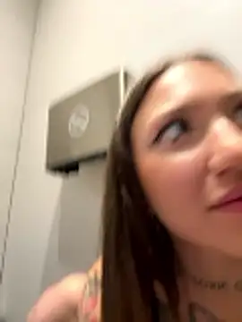 SaintSquirtのライブXXXチャット