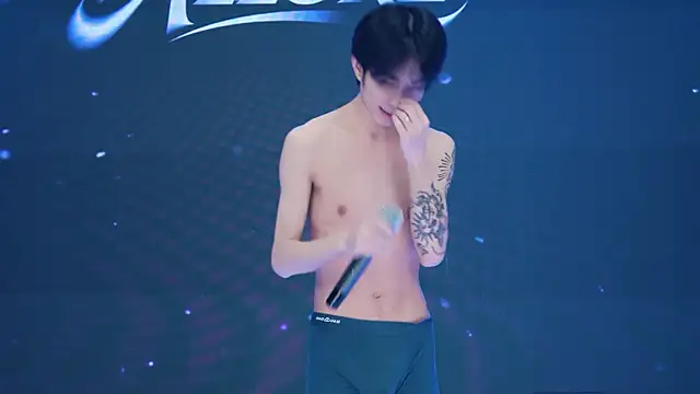 Pokazy przed kamerką – HD-stick998