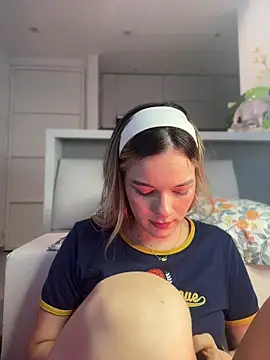 NicoleCutのライブXXXチャット