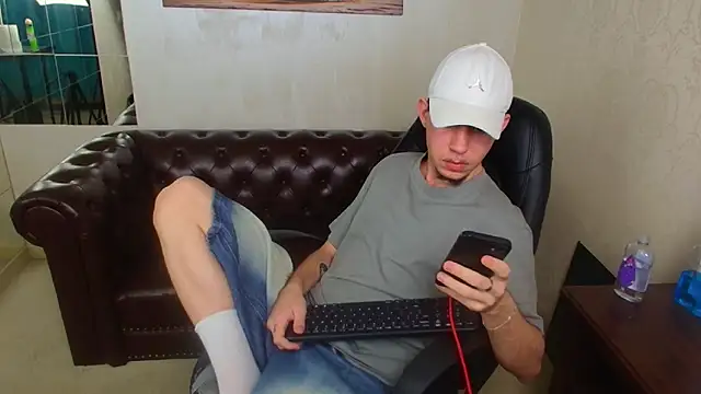 KrewVaughn live XXX chat