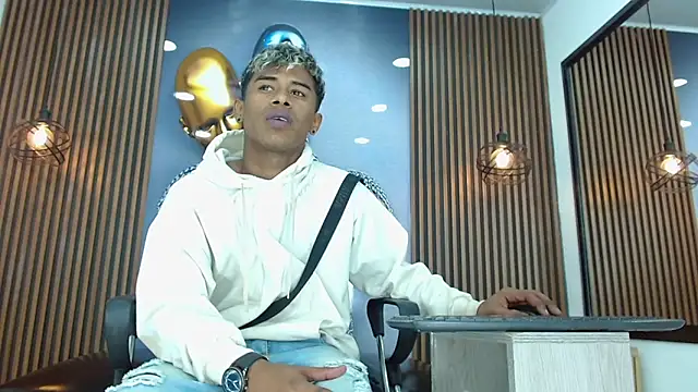 LuckyBluex Live XXX-chat