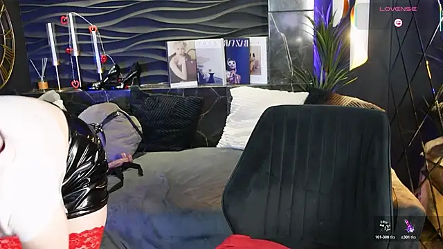 Lily_Moonlight Show in webcam