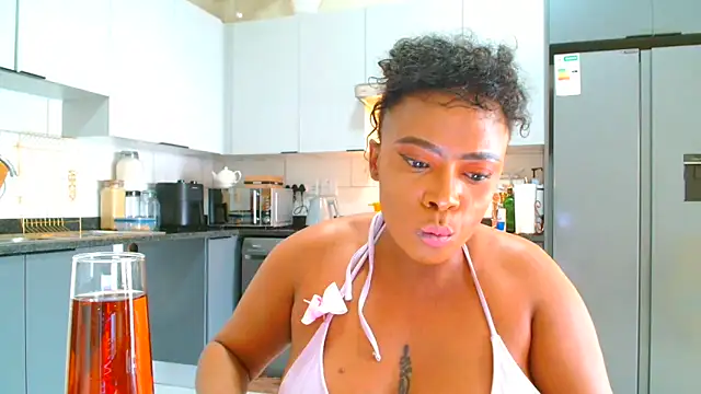 MILLA9000: απευθείας συνομιλία ΧΧΧ