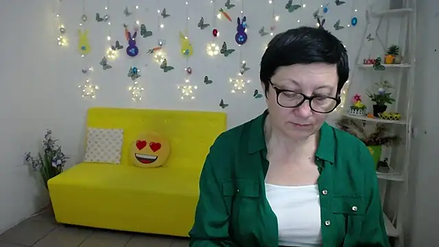 EmilyL0ve Adlı Modelin Canlı XXX Sohbeti