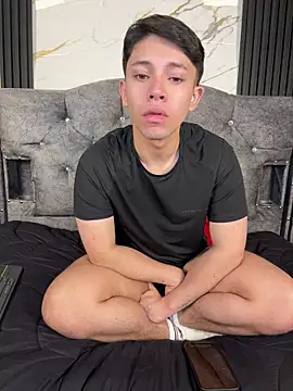 Noah-ledom's Live XXX Chat