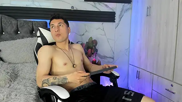 Show modela ThiagoFerrero_Hot na web-kameri