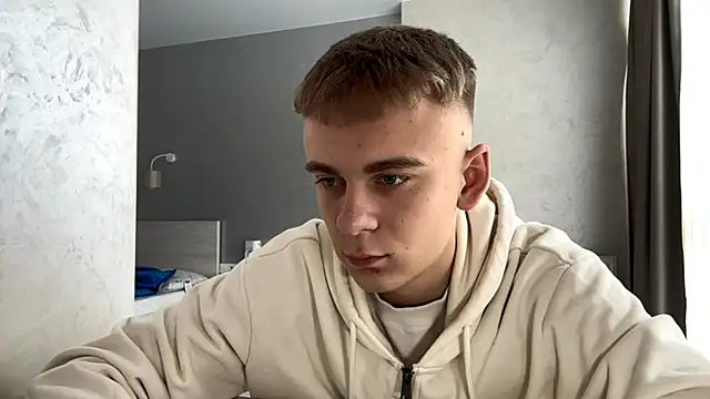 SoloFury: διαδικτυακό σόου στην κάμερα