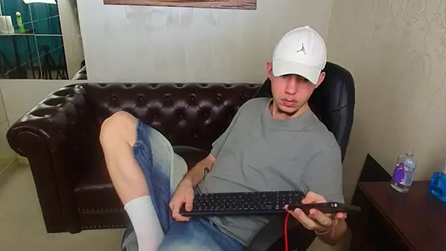 KrewVaughn Chat XXX live