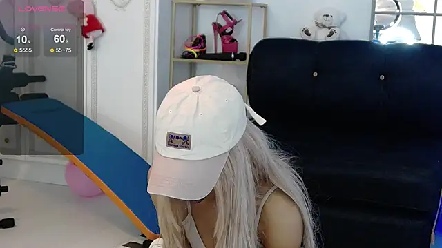 XXX chat uživo modela SarahRaynex