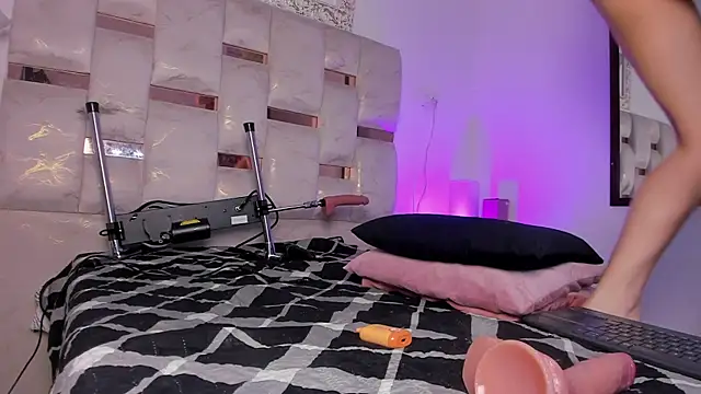 Lola_Blondie 网络视讯表演