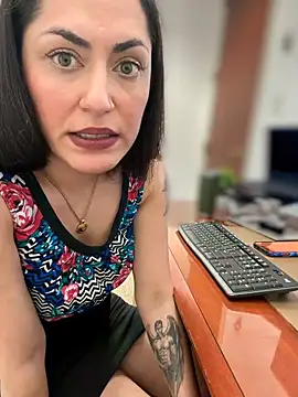 Онлайн чат XXX YourQueen18