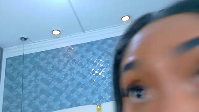 NaiomyLanes' Live XXX Chat