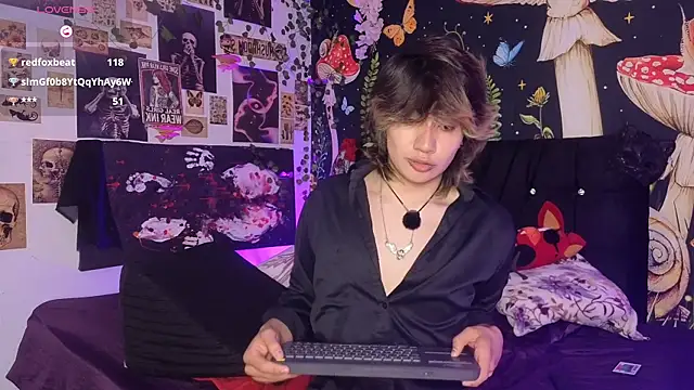 Noah_blackwood: διαδικτυακό σόου στην κάμερα