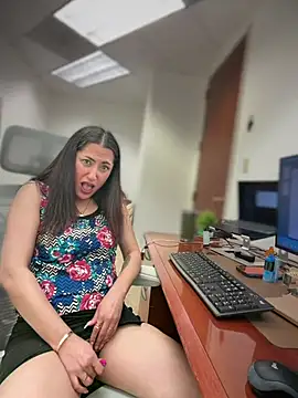 YourQueen18n Live XXX chat