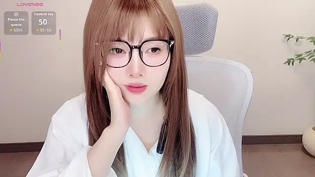 Insist6 Adlı Modelin Canlı XXX Sohbeti