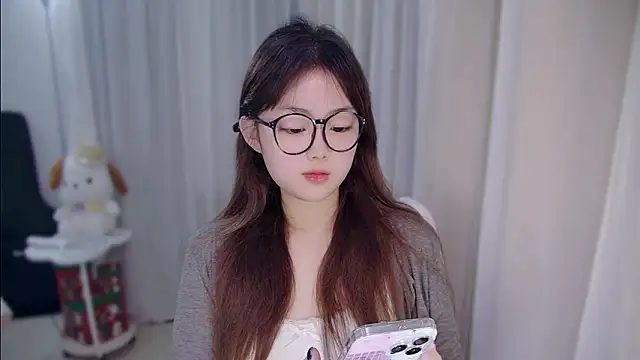 YUANYUAN-A Adlı Modelin Canlı XXX Sohbeti