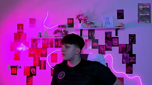 travis_wolf_ Adlı Modelin Canlı XXX Sohbeti