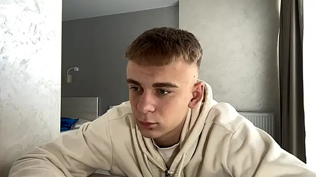 Show modela SoloFury na web-kameri