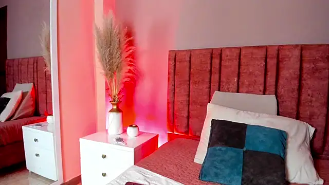 Онлайн чат XXX MaiaSinclair