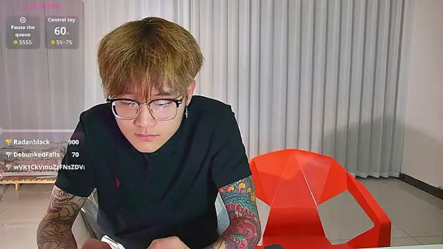 KK-cuteboy 在線直播表演