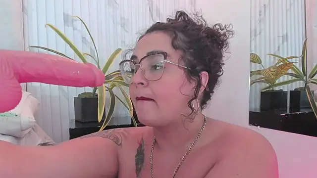 Reginavegaa: онлайн-секс-чат