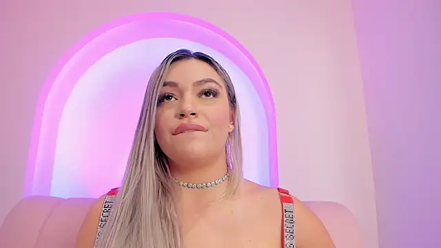 milaowens: онлайн-секс-чат