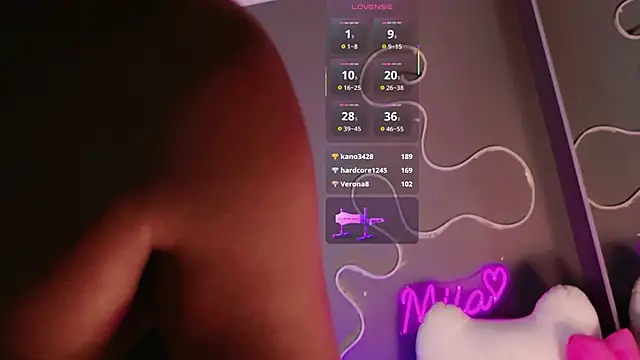 Chat +18 de miia__baker ao vivo