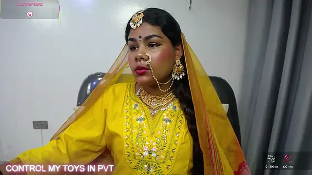 Chat XXX en directo de yaazhinii