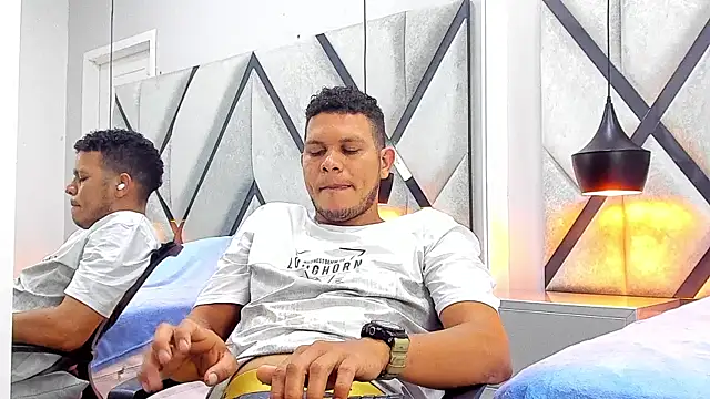 Chat XXX en directo de NohaBrooks