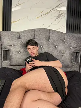 Chat XXX en directo de Noah-ledom