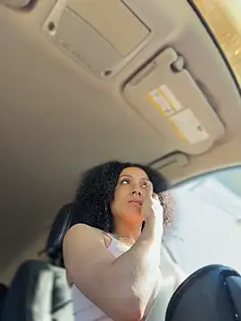 แชท XXX สดของ FerrariFrench