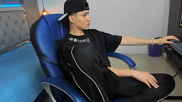 SamBlack_ élő XXX-chatje