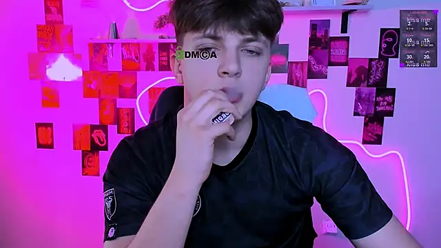 Chat XXX en directo de travis_wolf_