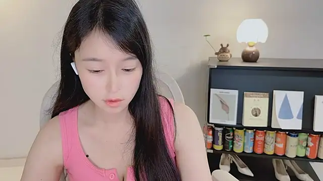Onechestnut's Live XXX Chat