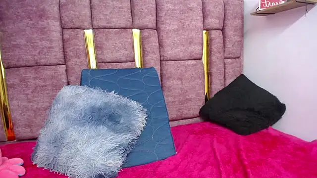 SKARLET_KOVA লাইভ XXX চ্যাট