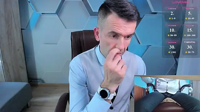 SteveTiger Adlı Modelin Canlı XXX Sohbeti