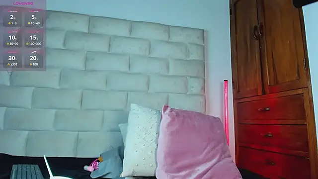 Chat XXX en directo de HollyGrey_