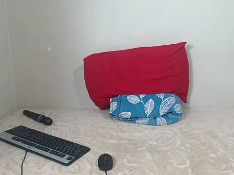 BadGirlMona Webcam Show